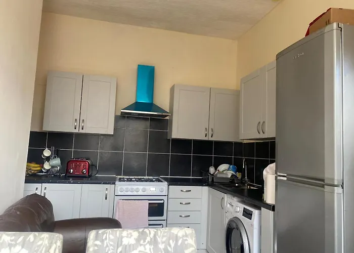 Guest house Female Only Bradford (West Yorkshire)